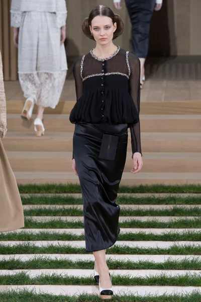 Look 25